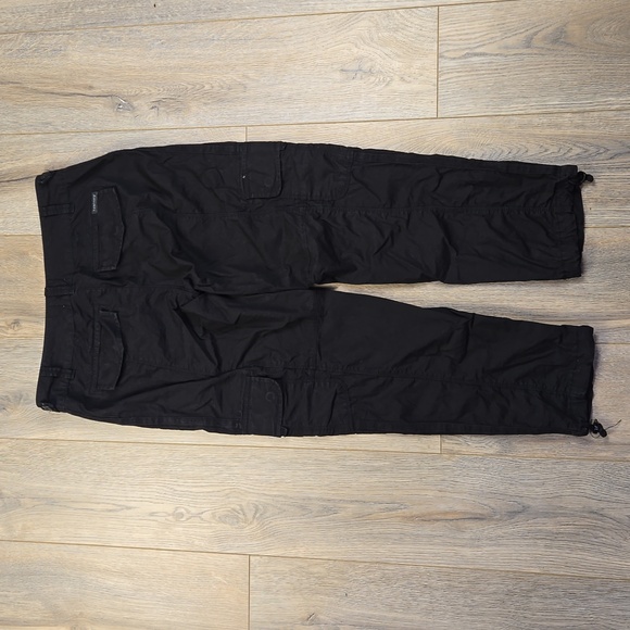 Sanctuary black standard surplus cropped cargo capri pants, size 27 - Picture 6 of 13